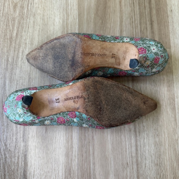 Manolo Blahnik Floral Silk Pumps Heels - Picture 9 of 12